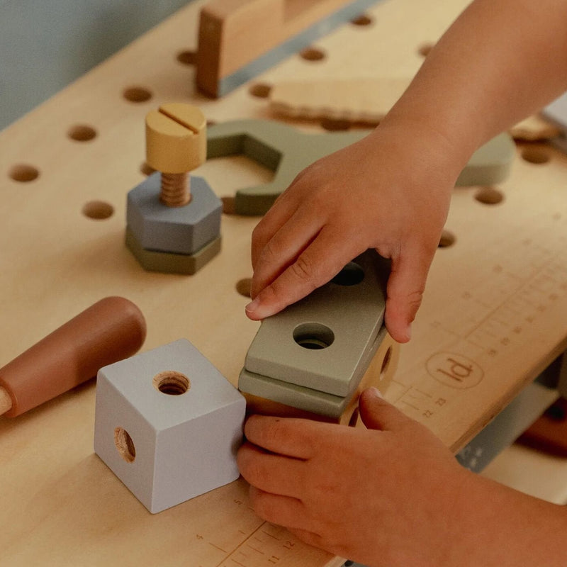 Werkbank mit Zubehör