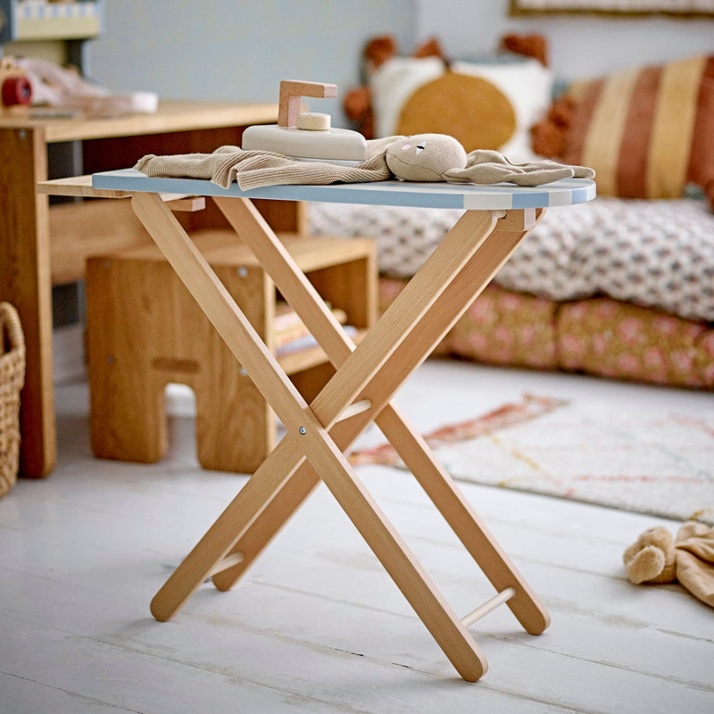 Bügelbrett mit Bügeleisen "Sande"