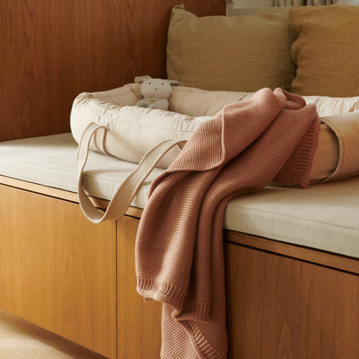 Tragbares Babynest “Gro Confetti Sandy”