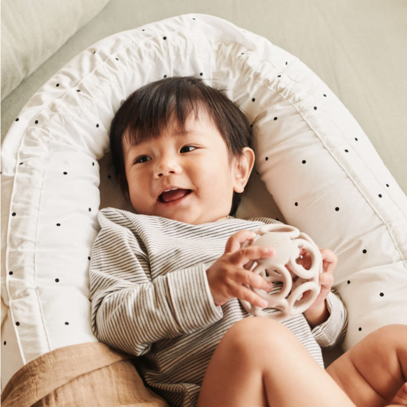 Tragbares Babynest “Gro Little Dot Creme De La Creme”