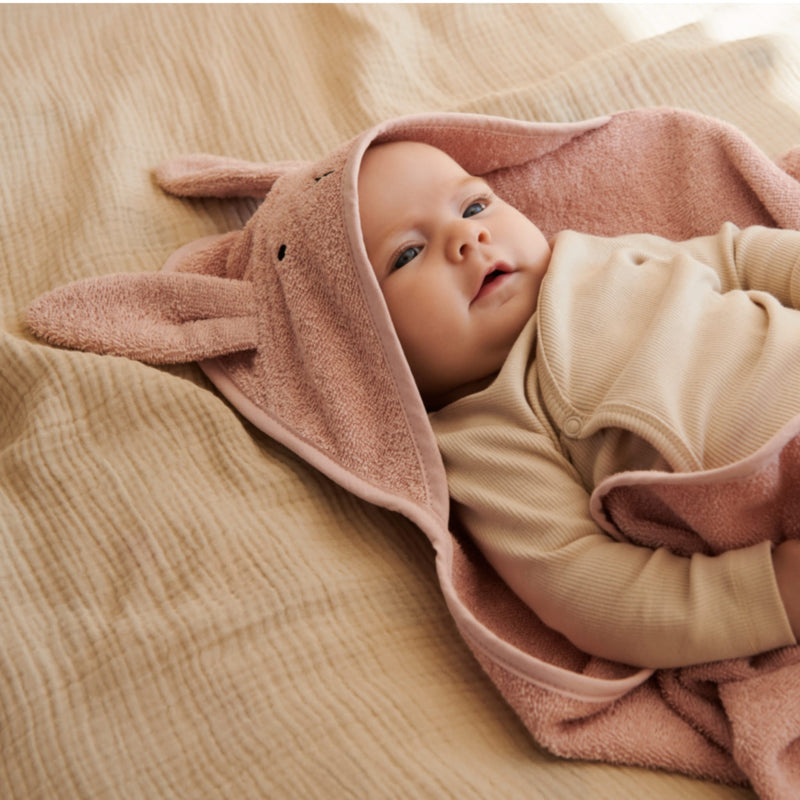 Baby-Kapuzenbadetuch “Albert Rabbit rose"