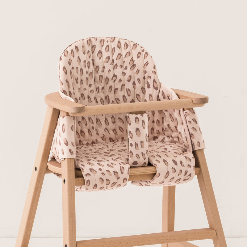 Mitwachsender Hochstuhl mit Tablett und Kissen "Growing Green / leonie latte"