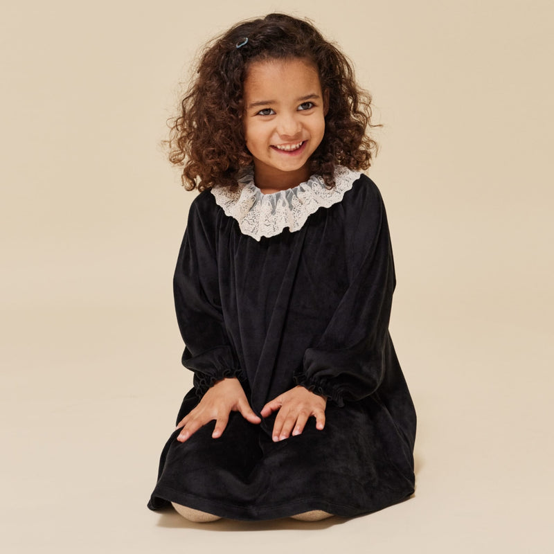 Kleid für Mädchen “Venola Black”