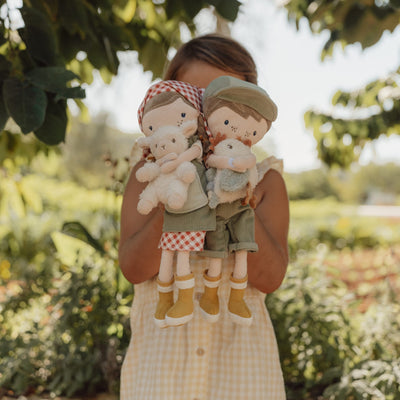 Kuschelpuppe “Farmer Rosa mit Schaf“