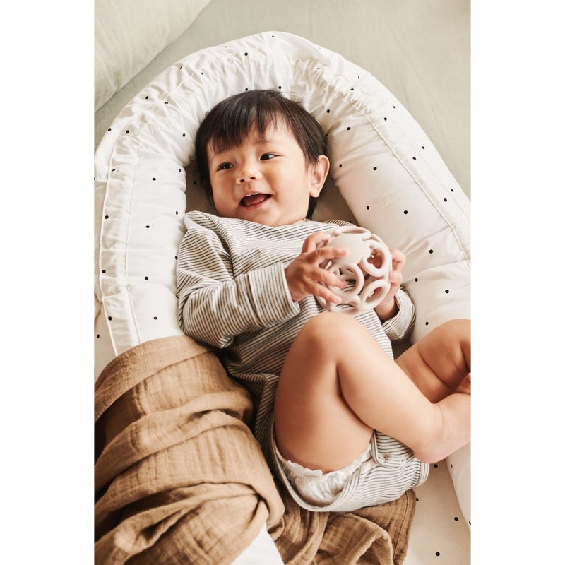 Tragbares Babynest “Gro Little Dot Creme De La Creme”