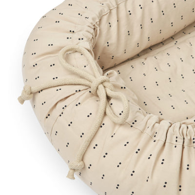 Tragbares Babynest “Gro Double dot / Sllver lining”