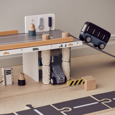 Autowerkstatt “Aiden” mit Waschanlage aus Holz