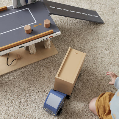 Autowerkstatt “Aiden” mit Waschanlage aus Holz