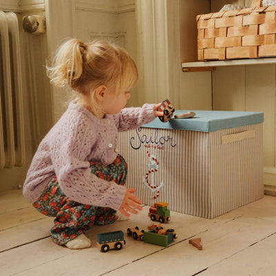 Holzeisenbahn mit Tieren
