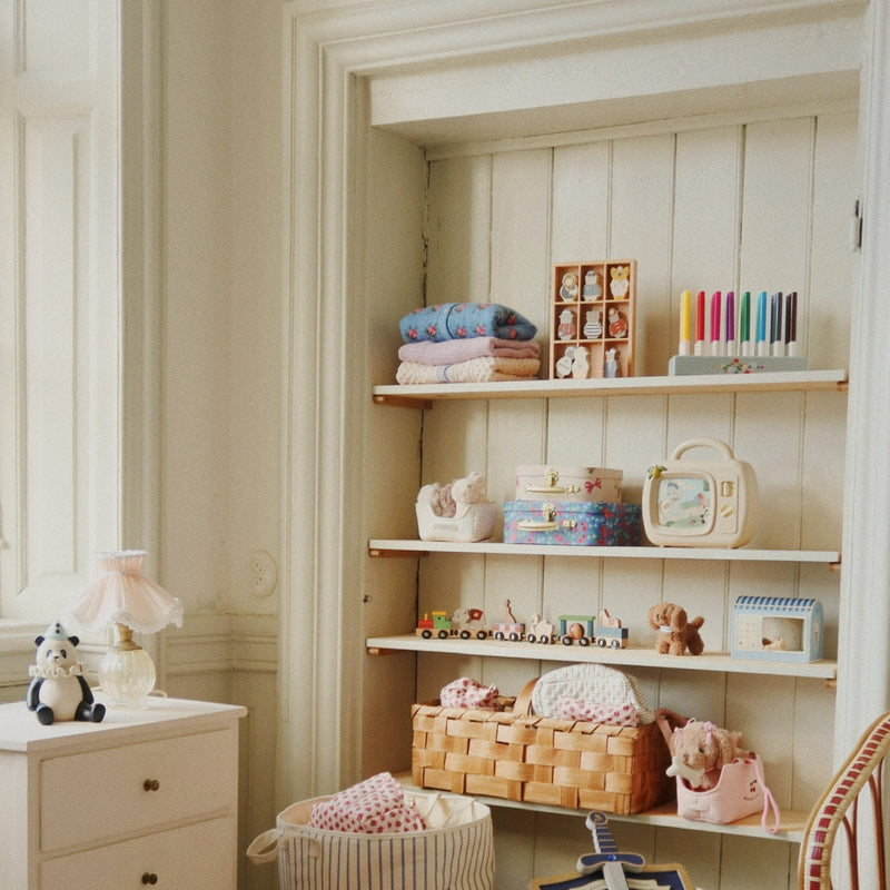 Holzeisenbahn mit Tieren