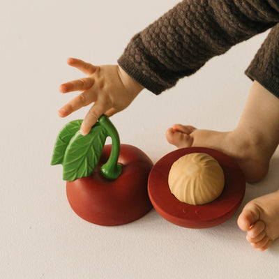 Stapelspielzeug & Rassel "Merry the Cherry"