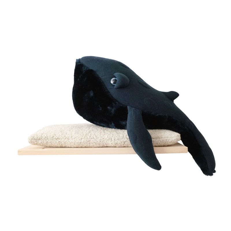 Plüschtier “Small Night Whale”