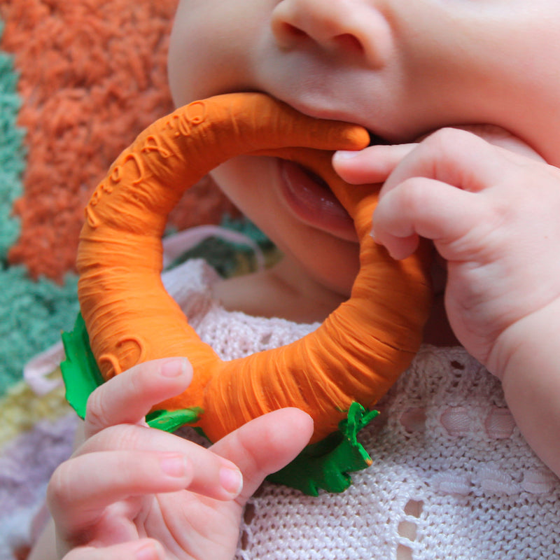 Beißring aus Naturkautschuk “Cathy The Carrot”