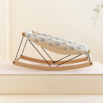 Babywippe “Growing Green Blue Gatsby Cream”