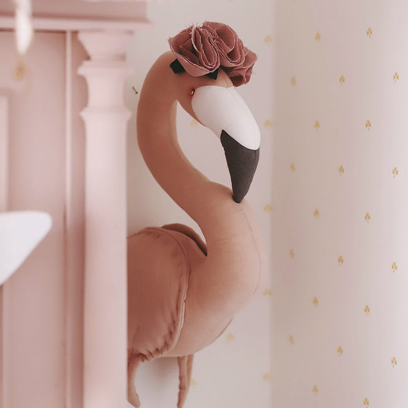 Wanddeko “Pouder Linen Flamingo With A Crown”