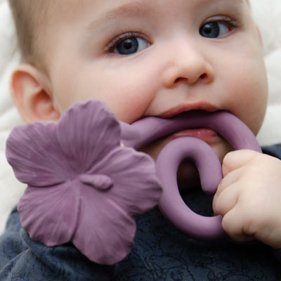 Beißring aus Naturkautschuk “Hawaii Flower Purple”