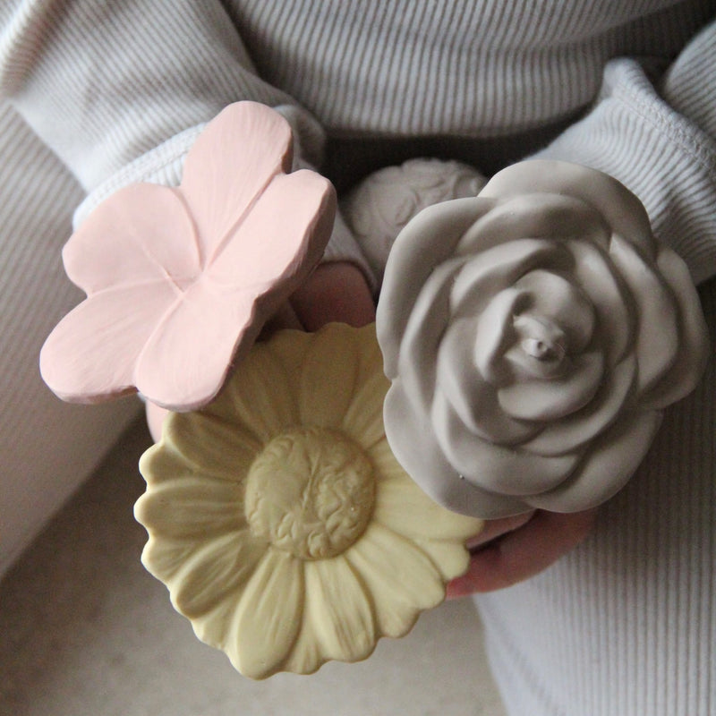 Baby-Rassel “Rose Flower Beige”