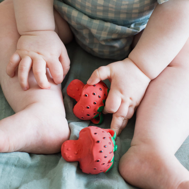 Beißring aus Naturkautschuk “Sweetie The Strawberry”