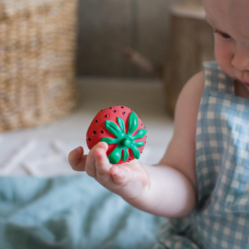 Beißring aus Naturkautschuk “Sweetie The Strawberry”