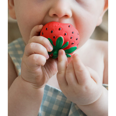 Beißring aus Naturkautschuk “Sweetie The Strawberry”