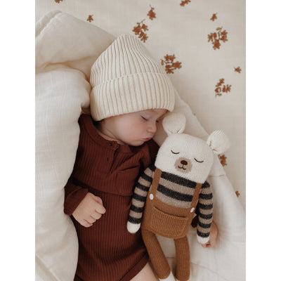 Strickkuscheltier "Large Polar Bear Nut Overalls"