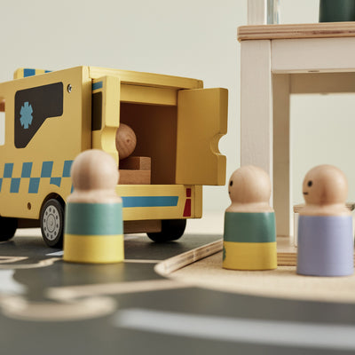 Krankenwagen “Aiden” aus Holz