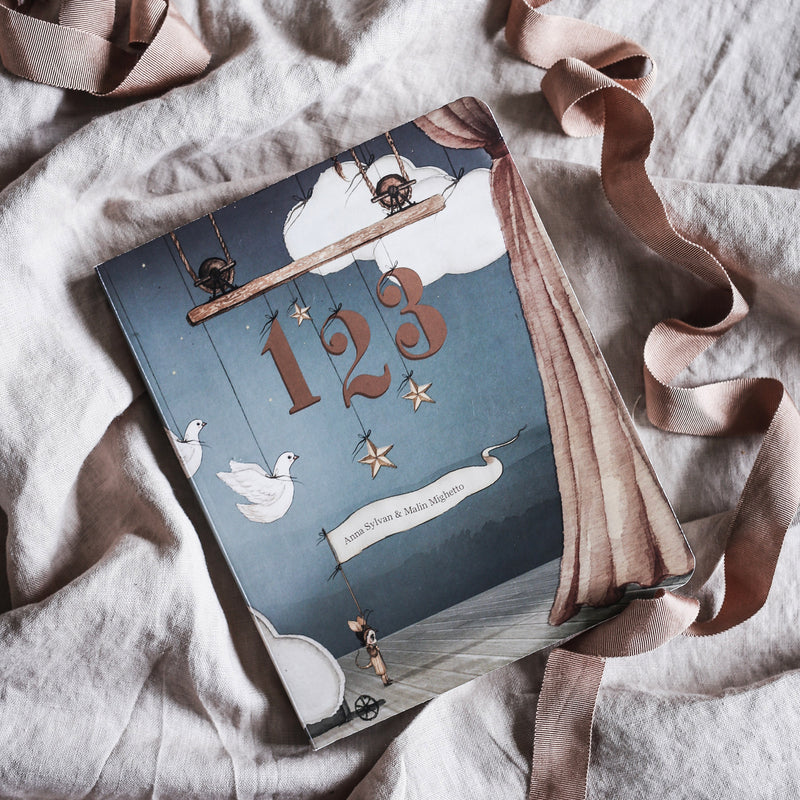 Kinderbuch “123 Board Book” auf Deutsch