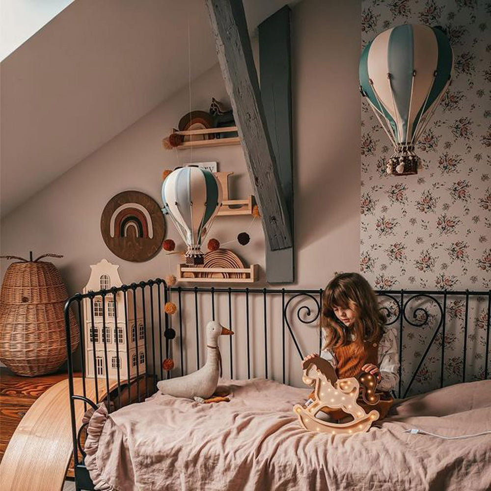 Babyzimmer Deko Lights4fun Heißluftballon Deko Kinderzimmer - 5-teilige  Papier Ballons In Bunten Farben Solar Lichterkette, image size:1000x1000